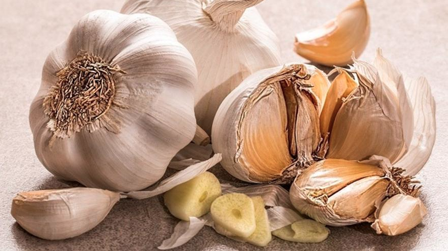 Garlic (1 piece)